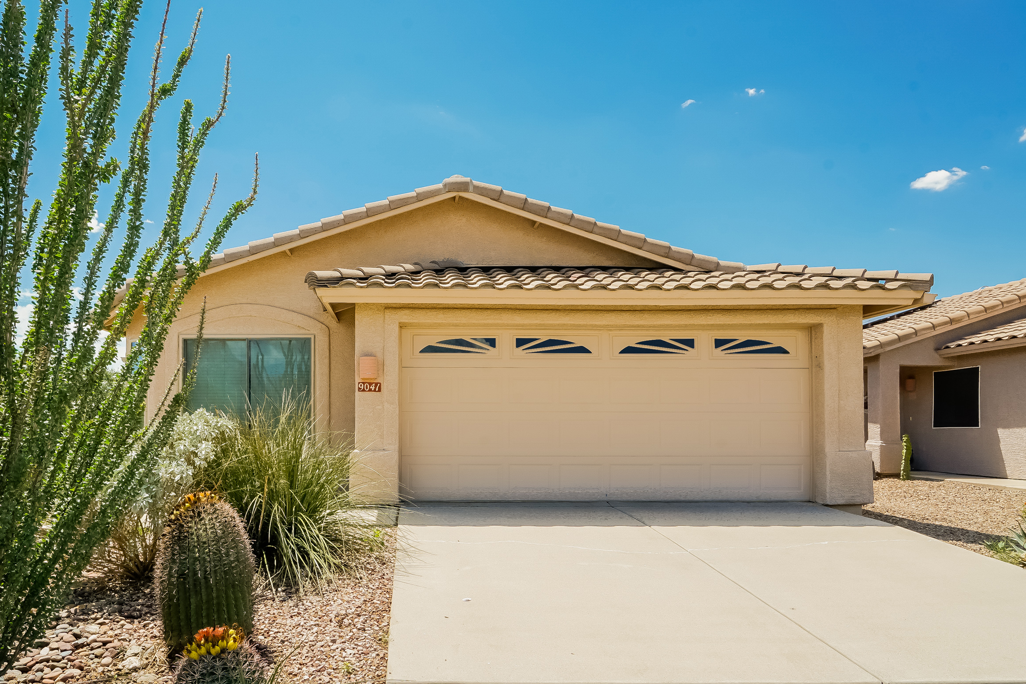9041 N. Sweet Acacia Place Tucson, AZ 85742